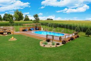 Pool Deck Decor